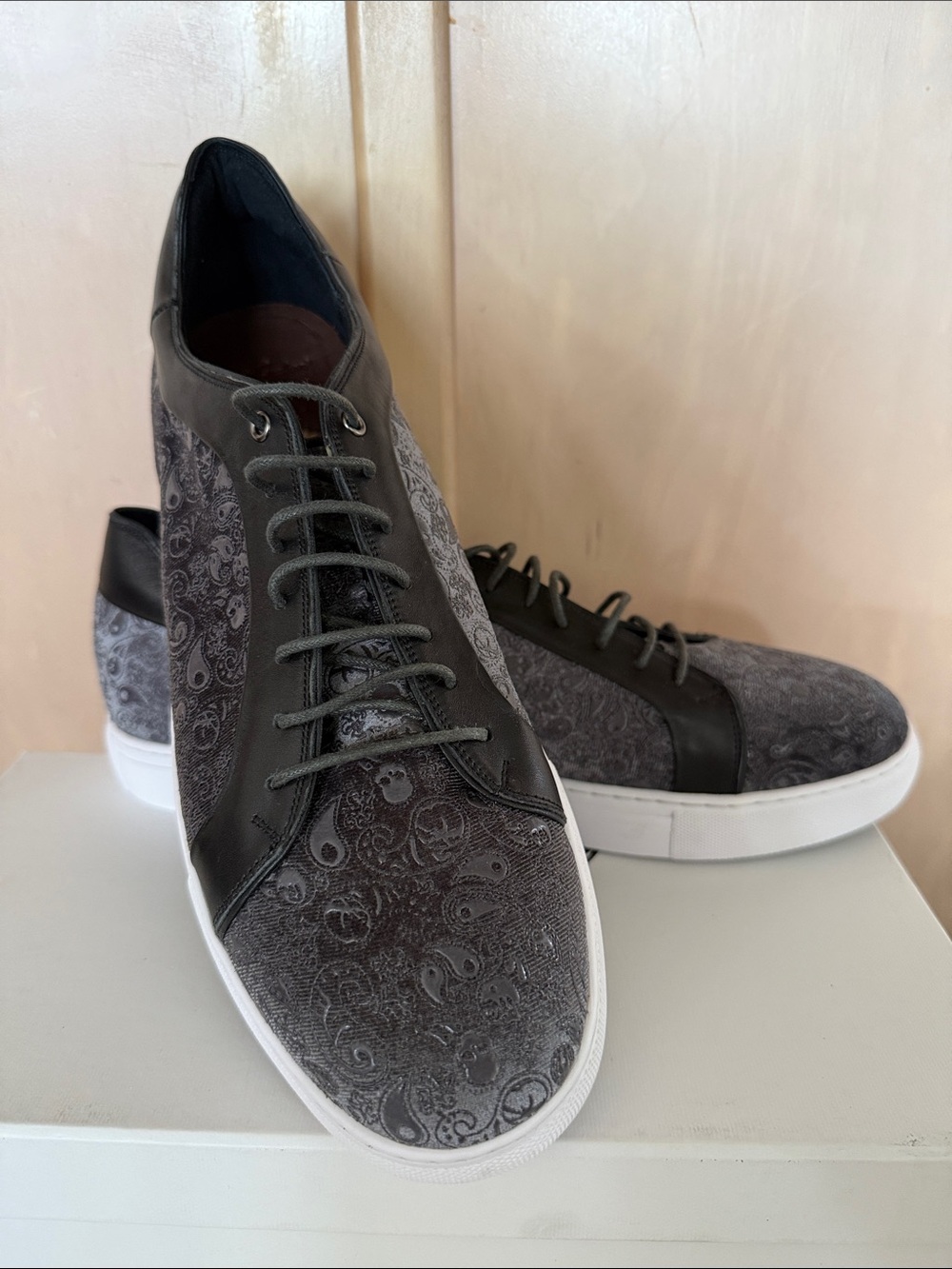 Robert Graham Coates 12D Grey Paisley Skull Lace-Up Sneakers with White Sole NIB